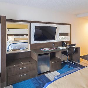 Guest room Partial river view